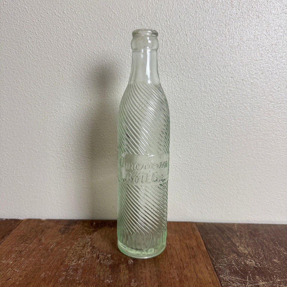 West Frankfort, ILL Embossed Ribbed Glass Bottle‎ CAP 8 3/4 fl oz Marked WF